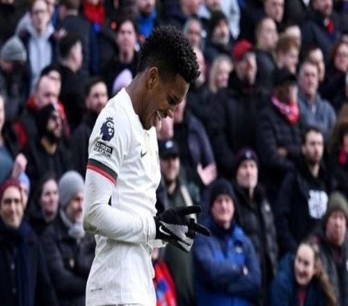 18岁276天，埃斯特旺是英超单场传射建功最年轻的巴西球员