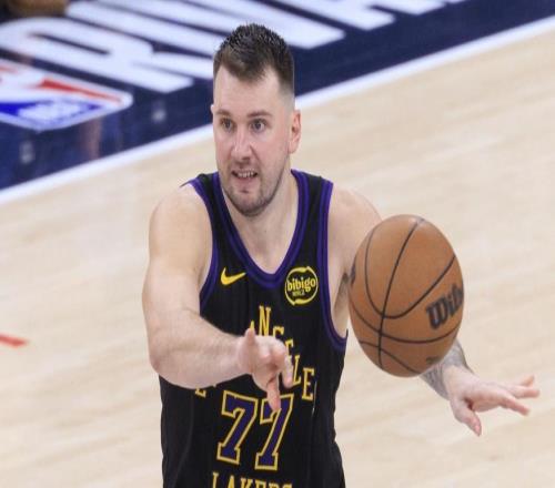 湖人116110独行侠迎4利好！詹姆斯+2将末节统治级，东契奇合理了