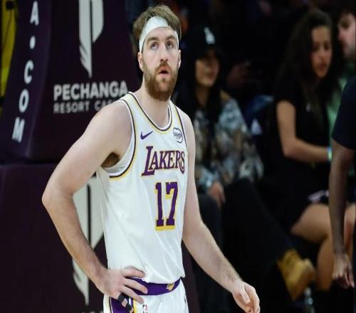 明明是个不错的内线得分手，结果湖人在场上却一点球权都不给他