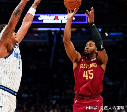 骑士完胜！米切尔36+9全队第一，班凯罗27分12罚，湖人弃将也立功