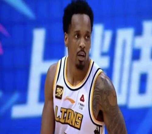 克里斯23分山东战胜广厦，布朗38分三分球20中9半梦半醒