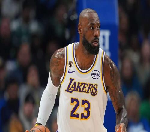 全靠41岁老詹！末节11+3+2+1断1帽引276湖人五小他成王牌