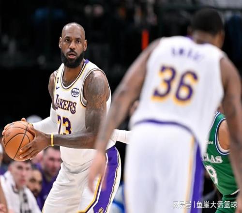 詹姆斯把话挑明，艾顿还不满足！雷迪克评价东契奇，一人也该首发