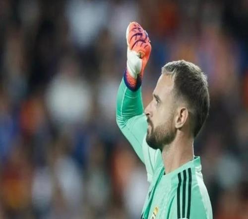 奥维耶多门将：拉菲尼亚极具威胁，他总能让对手陷入麻烦