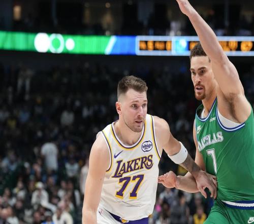 轰33+8+11！东契奇战旧主狠辣创两大神迹：末节落后15分大逆转