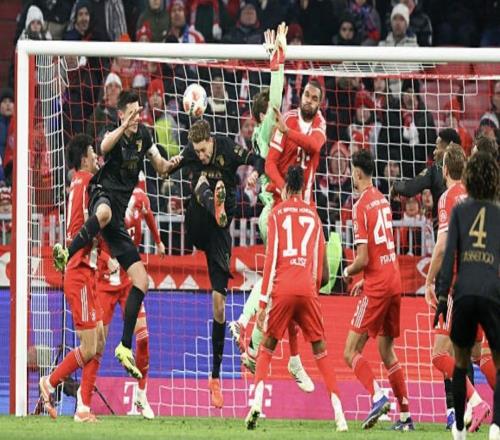 首秀即对拜仁进球，奥格斯堡球员查韦斯：我就是跳起来顶了下