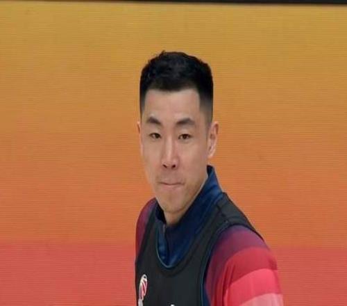 6分险胜，山东男篮爆冷击溃卫冕冠军，陶汉林16+8+5展现黑马气质