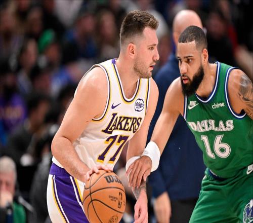 湖人过山车式的胜利，东詹领衔取胜四人组，独行侠球迷反应太真实