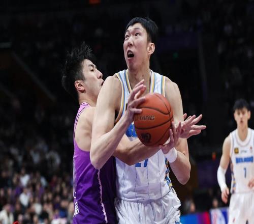 没周琦不行！易建联接班人狂砍21+15，击败北京3内线，愁坏许利民