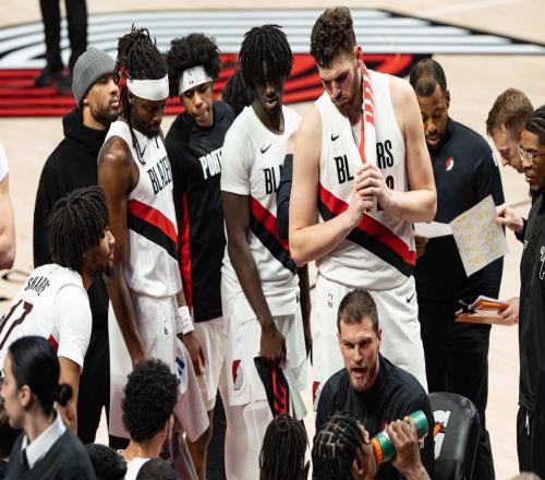 开拓者伤病报告：里斯缺席罗威出战成疑，5号位或只有克林根和杨瀚森