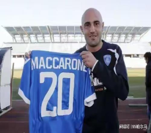 在米兰0出场的前锋，英超扶贫失败，联盟杯打进奇迹球，41岁退役