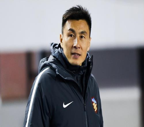 一场0：4将王钰栋打回原形，李玮锋怒批他不配跟武磊比，引发热议