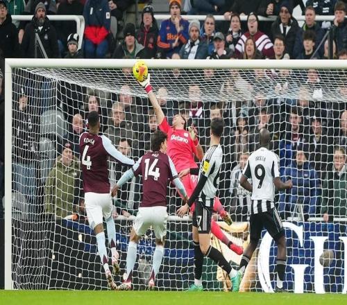 献神扑，大马丁在维拉生涯英超200场里程碑零封纽卡