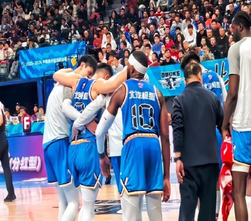 继续补强！麦基迟迟不来，首钢寻找新外援，曝俱乐部接触杰佛森