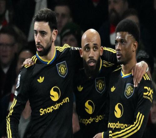 32绝杀！03惨败！曼联掀翻阿森纳，那不勒斯罕见崩盘，巴萨登顶