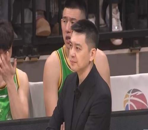 再见，杨鸣！辽篮正式发布公告，杨鸣因身体原因辞职，仍留有余地