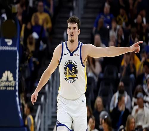 外线投篮方面的手感依然没有恢复，勇士内线新星必须尽快有所提升