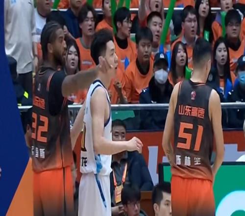 太强了，9387！CBA劲旅大爆发，掀翻卫冕冠军，最多领先30分