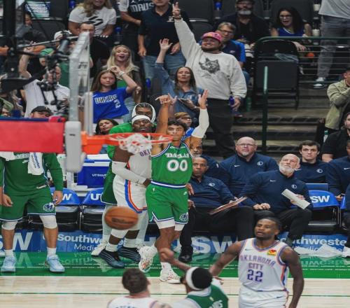 连续四场爆发！24+21+26+22！浓眉成了交易添头