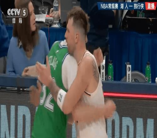 东契奇33+8+11！湖人末节逆转独行侠勒布朗17+8弗拉格16分