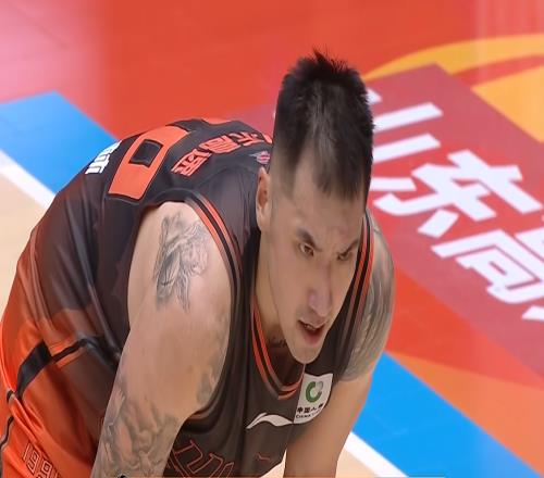 强势击败卫冕冠军！近12轮赢了11场，又有一队跻身夺冠大热行列