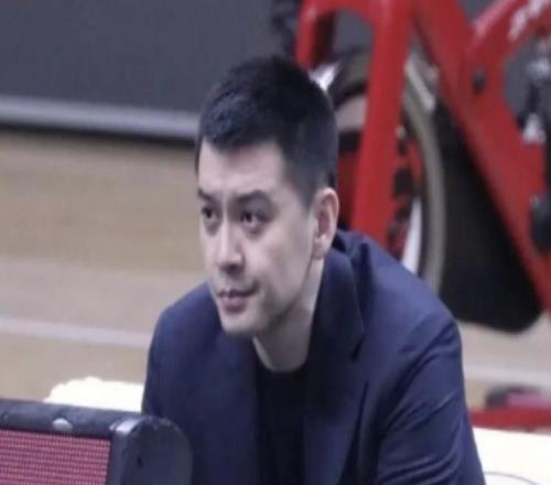 媒体人：俱乐部、体育局极力挽留无果，杨鸣未跟随辽宁队前往四川