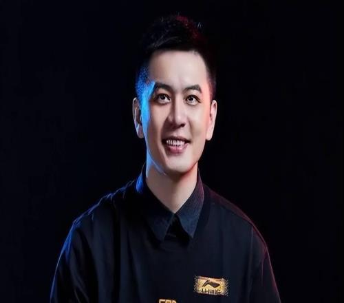 辽篮功勋主帅杨鸣荣誉：执教6个半赛季率队夺得三连冠+两亚