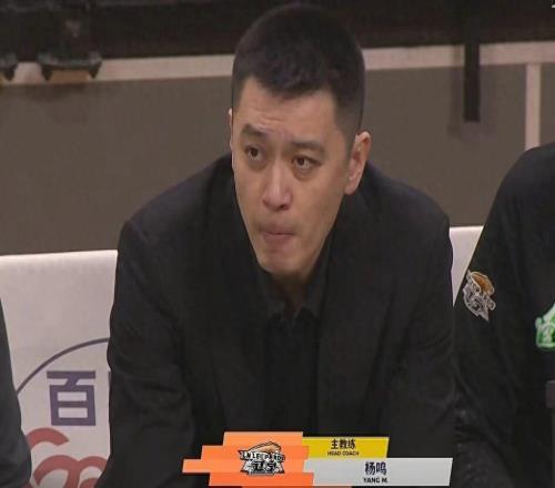 曝杨鸣欲请辞辽宁男篮主教练曾凡博伤病加重周鹏职业生涯里程碑