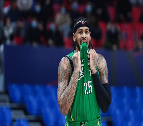 杨鸣辞职！单节4分气走主帅，辽篮两球员太拉胯，仅李虎翼合格