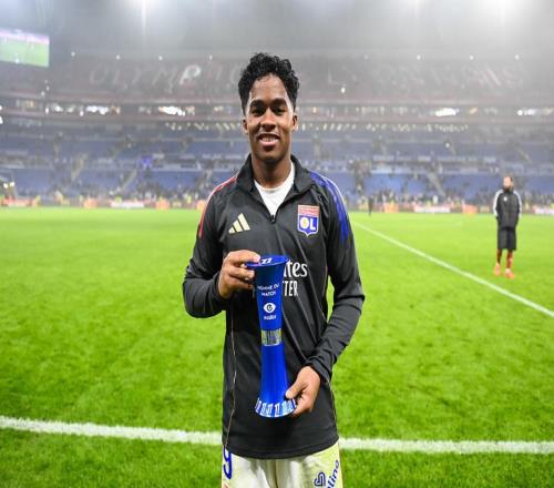 阿隆索脸疼皇马2500万天才外租后3场造5球生涯首次戴帽+率队52