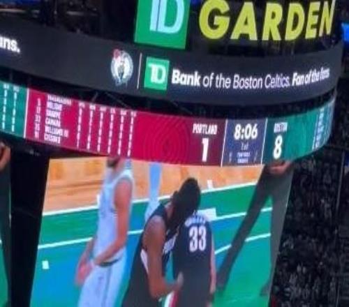 罗威被交易后首次回到绿军主场，绿军主场球迷为其送上掌声