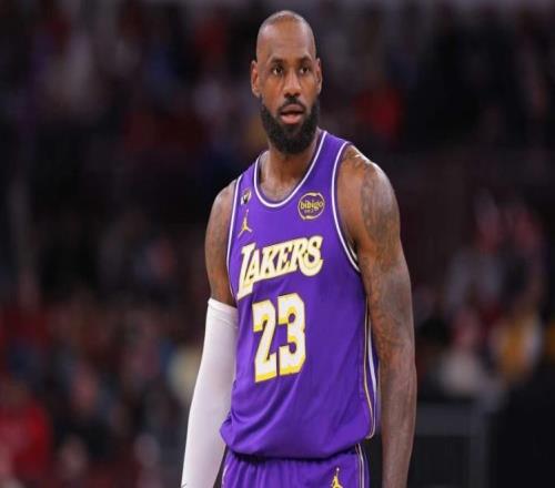 创双历史第一：詹姆斯41岁后半场20+联合中心首位轰1000分对手