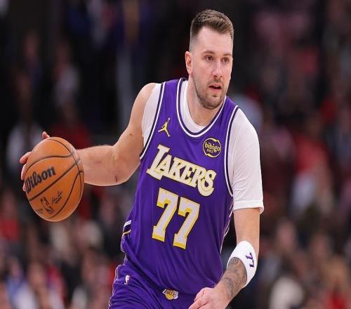 湖人轻取公牛，东契奇：我主动出击，保持侵略性