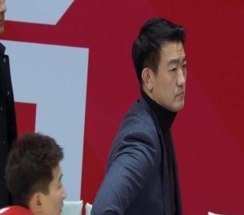 险遭29分大逆转！王博：第四节从防守做起，多进行球轮转稳住局势