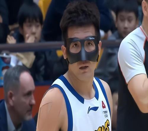 大冷门！卫冕冠军无缘8连胜，山东男篮12战11胜，邱彪有能