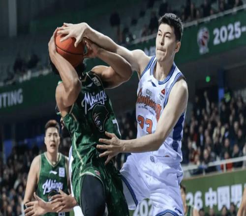 新疆男篮这也能输最后时刻落后1分，竟4罚0中，球迷：真丢人啊