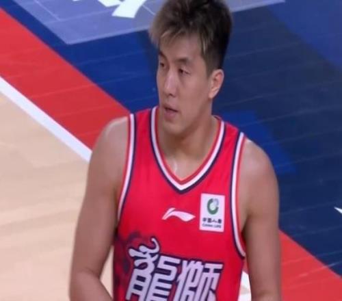 广州vs上海前瞻：郭艾伦PK张镇麟引关注上海冲击主场10连胜