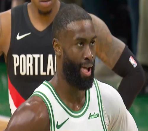 凯尔特人掀翻开拓者！杨瀚森坐冷板凳：全明星新秀给吕佩尔递毛巾