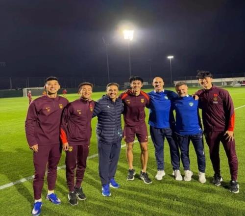 泪目！恒大4国脚与卡纳瓦罗重逢+开心合影，韦世豪搂着恩师笑开花