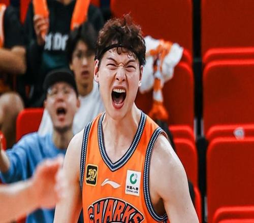 郭艾伦临时退赛！上海逆转大胜广州王哲林25+10洛夫顿30+10