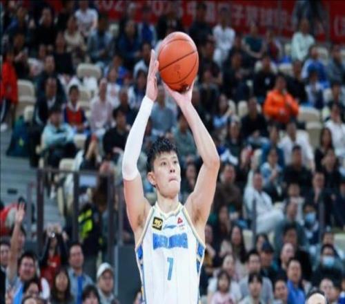 CBA丨许利民：曾凡博争取下场复出，赵睿腰伤不算严重