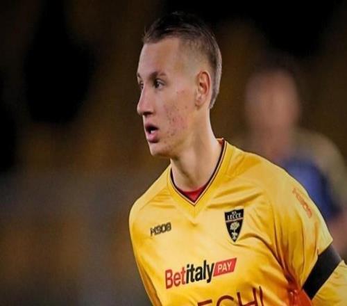 记者：卡马尔达不会提前回米兰，他将留在莱切效力到赛季结束