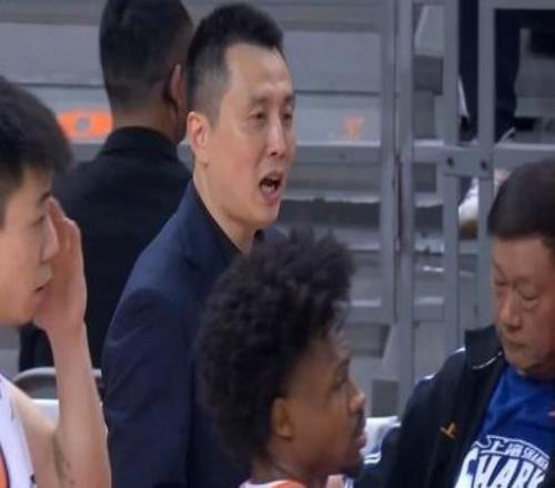 上海主帅：王哲林达成1万分里程碑非常难得希望保持健康多打几年