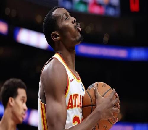 在湖人没打出来，但内线新星加盟老鹰后立刻打出了亮眼的表现