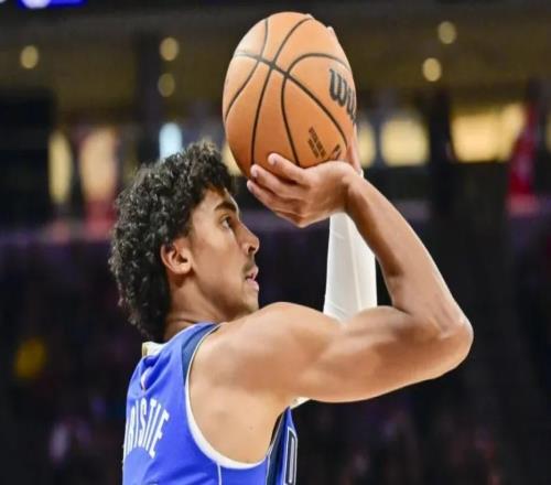 连续四场得分超20！小牛最大收获，湖人送来强援