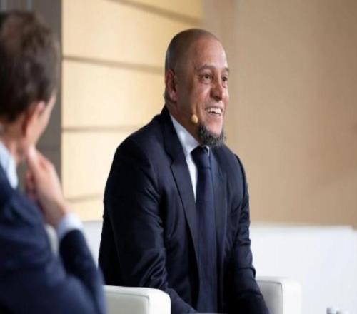 印象最深刻的队友卡洛斯：路易斯菲戈，他来皇马我很开心