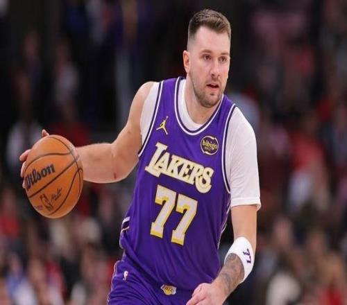 NBA东契奇赛季第八次单场40+，詹姆斯半场20+成41岁首人