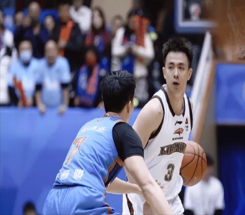 辽宁换帅如换刀，52分大胜刷新赛季最大赢球分差，两改变让人欣喜