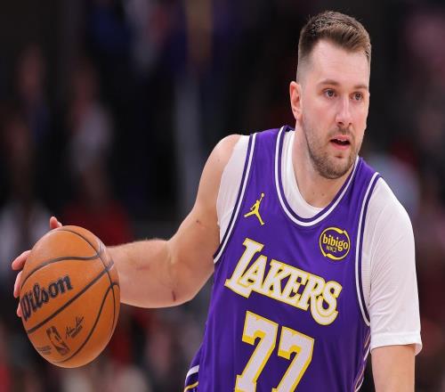 湖人队史首人！东契奇46+11+7+8三分拒逆转单节20分一人战一队