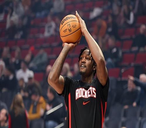 复出一个多月了，火箭锋线新援的出场时间依然只有10几分钟